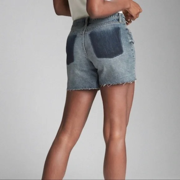 GAP Mid Rise 5" Denim Shorts with Shadow Pockets Size 25 NWT - Picture 3 of 7